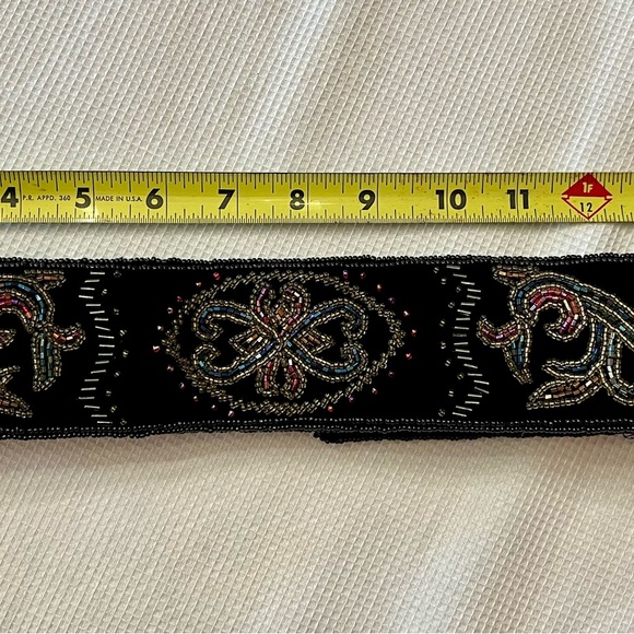 🤩Women’s Black/Multi Color Velvet & Beaded/ Sequin Accent Belt, Sz Medium - Picture 3 of 8